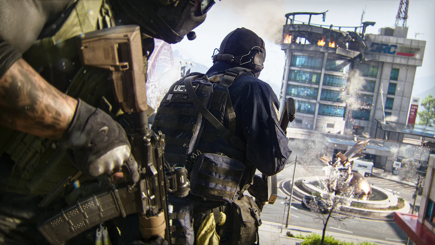 Modern Warfare 4 squad overlooking a plaza during an urban battle